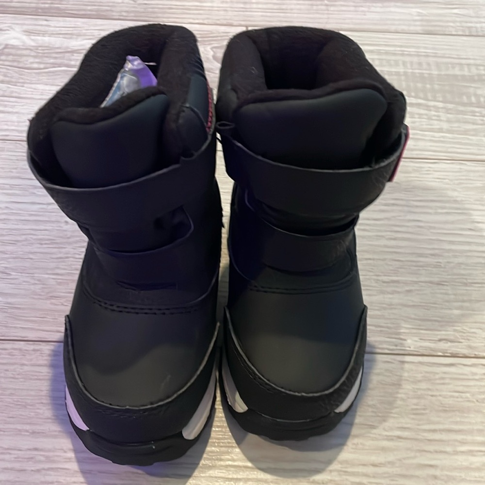Girl’s snow boots